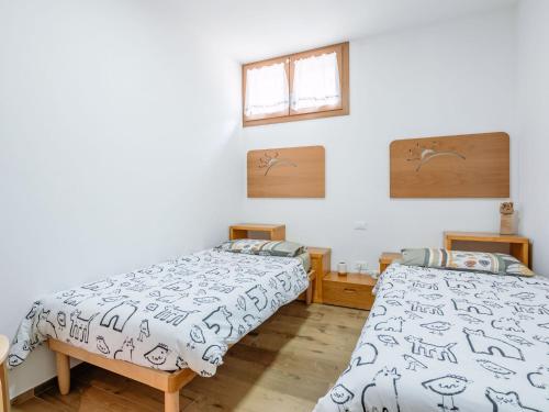 Ένα ή περισσότερα κρεβάτια σε δωμάτιο στο Apartment Cesa del sass by Interhome