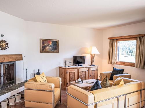 TV a/nebo společenská místnost v ubytování Apartment Chesa Trais Dschembers by Interhome