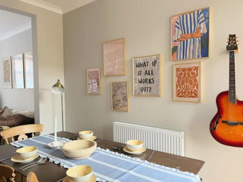 Artistic 3 bed home in Old Trafford next to MUFC photo 27