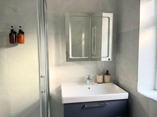Artistic 3 bed home in Old Trafford next to MUFC photo 37