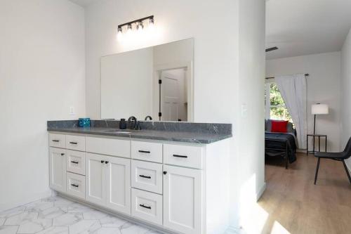 Φωτογραφία από το άλμπουμ του Unique Connected Two Side Home for Groups! σε Τάλσα