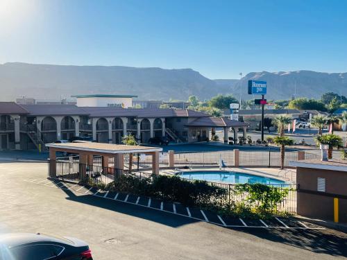 a hotel with a pool and a parking lot at Rodeway Inn Hurricane - Zion National Park Area in Hurricane