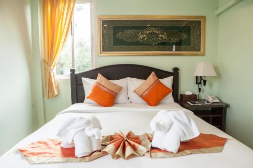 Кровать или кровати в номере Fahsai Bay Villa