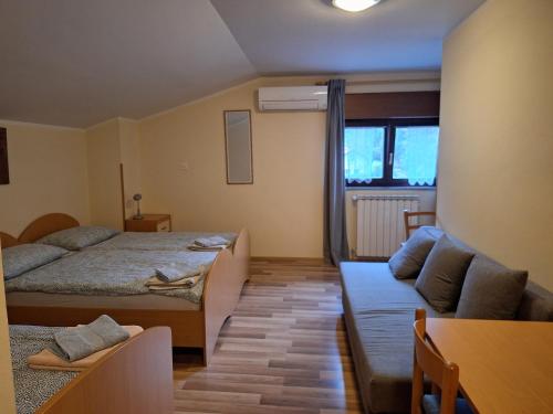 Postel nebo postele na pokoji v ubytování Rooms Pri Lovrižu
