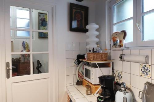 Fotografie z fotogalerie ubytování Une chambre et des tableaux v destinaci Dieppe