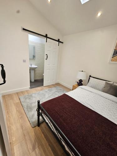 Postel nebo postele na pokoji v ubytování 4 Bed in the heart of Hartford