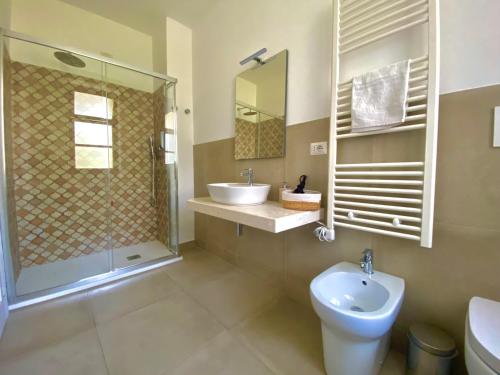 a bathroom with a sink and a toilet and a shower at Locanda dei Buoni e Cattivi in Cagliari