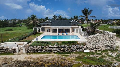 Πισίνα στο ή κοντά στο ZenBreak Ocean Mist Villa 5bd