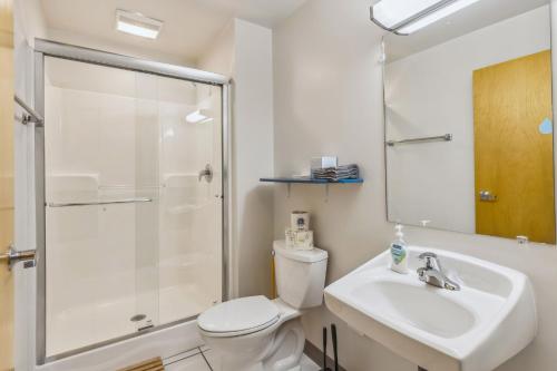 Phòng tắm tại The Victor 3 - Cleveland's Urban Lodge