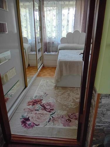 a room with a door leading to a bedroom with a bed at Ruska's Guesthouse in Kveda-Bashi