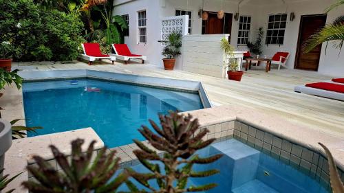 Πισίνα στο ή κοντά στο Amanda's Place Green Studio - pool and tropical garden