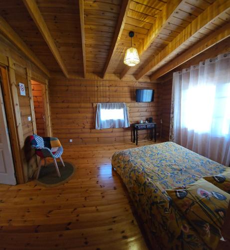 Una televisión o centro de entretenimiento en Chalet des parapentes