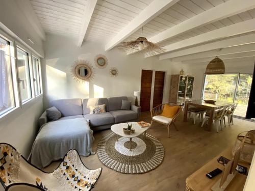 Maison familiale dans les pins à 500m de la plage