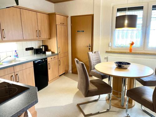 Kuchyň nebo kuchyňský kout v ubytování Ferienwohnung Weserliebe zu Ohsen in Emmerthal