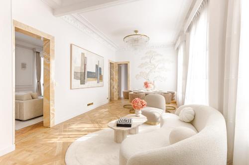 Artistic Luxury 3-Bedroom Apartment - Champs-Élysées