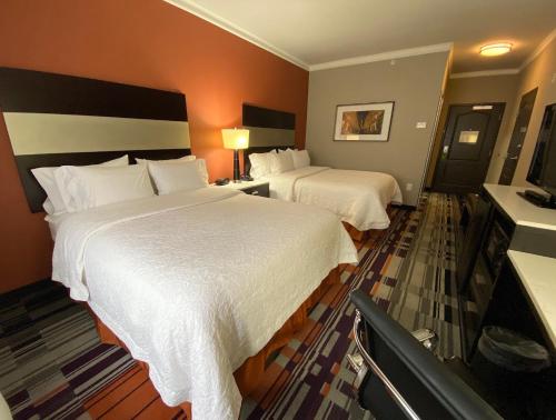 Letto o letti in una camera di Hampton Inn by Hilton Leesville Fort Johnson