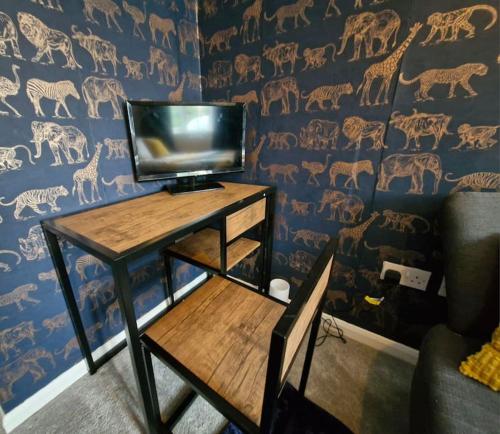a room with a table with a television on it at Greens Norton getaway in Towcester