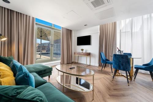 TV a/nebo společenská místnost v ubytování Ropewalks Hotel