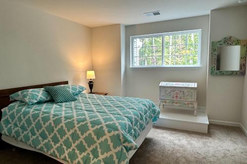 Ένα ή περισσότερα κρεβάτια σε δωμάτιο στο Friendship Creek --- 35039 Dundee St