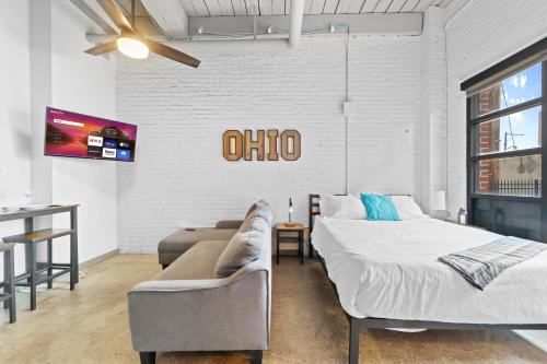 Billede fra billedgalleriet på 107-Cozy Loft Haven Parking Fast Wi-Fi Cafe i Cleveland