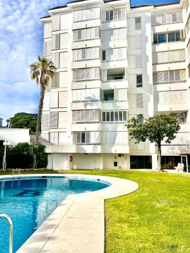 LA MER BLEUE, Boutique Apartament with free parking, full equipped in Fenals Beach