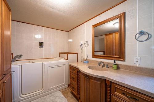 Ένα μπάνιο στο Au Sable River Front