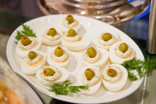 a plate of food with deviatediatediatediatediatediatediatediatediatediated at Hotel garni Schacherer in Müllheim