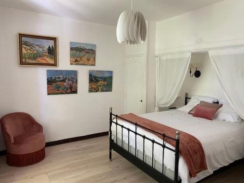 Posteľ alebo postele v izbe v ubytovaní Maison de maître Les toiles à Elise