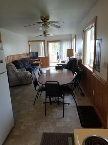 Φωτογραφία από το άλμπουμ του Lyman's Lagoon Hideaway σε Houghton Lake