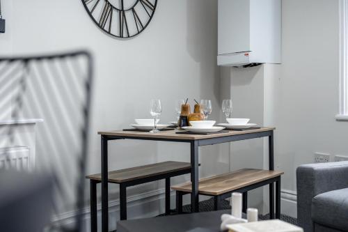 Anfield Cosy Stays - Close to Stadium - Sleeps 14 photo 16