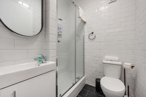 Anfield Cosy Stays - Close to Stadium - Sleeps 14 photo 7