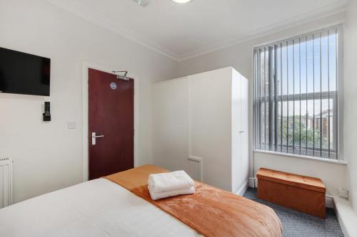 Anfield Cosy Stays - Close to Stadium - Sleeps 14 photo 15
