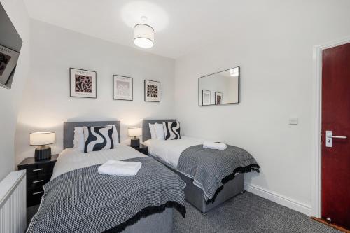 Anfield Cosy Stays - Close to Stadium - Sleeps 14 photo 8