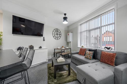 Anfield Cosy Stays - Close to Stadium - Sleeps 14 photo 5