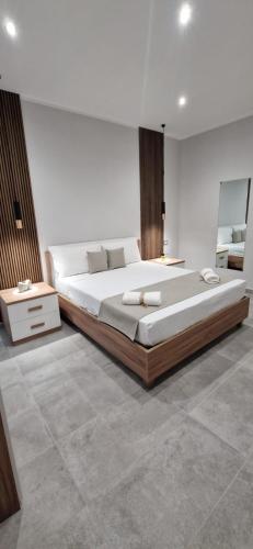 a bedroom with a large bed and a white wall at Hotel Movida in Casoria
