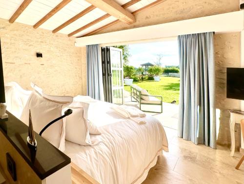 Katil atau katil-katil dalam bilik di Château de Lafont Suites