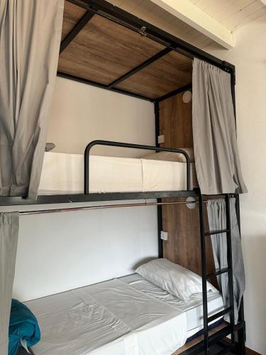 Postel nebo postele na pokoji v ubytování Meridiano Hostel Boutique