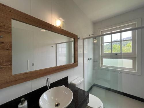 a bathroom with a sink and a mirror at Fazenda Santa Ana do Garimpo in Barão de Cocais