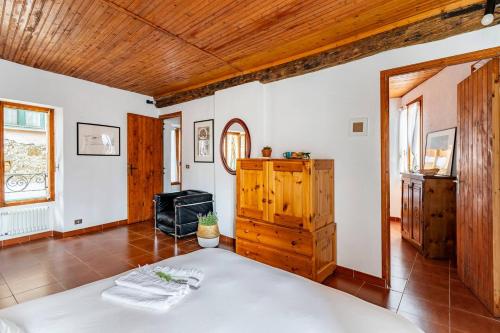 a bedroom with a bed and a wooden ceiling at CasaDelGrillo CountryHouse in Trucco