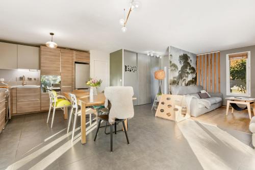 Ảnh trong thư viện ảnh của "La scandinave" SPA et jardin luxuriant ở Cers