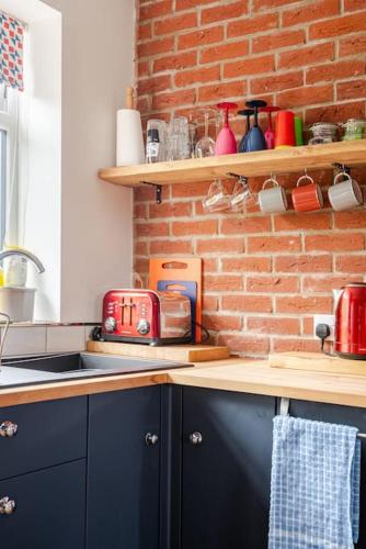 Una cocina o zona de cocina en TheFunkyPigsty