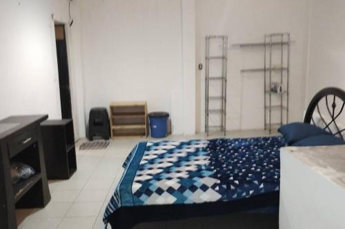 Zimmer mit einem Bett in einem Zimmer in der Unterkunft Centro Y Con Todos Los Servicios in Orizaba