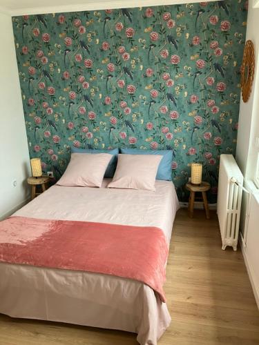 Ένα ή περισσότερα κρεβάτια σε δωμάτιο στο Lovely appartement vue cathédrale