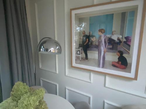 a picture of a group of people in a living room at The Stables Templenewsam in Whitkirk