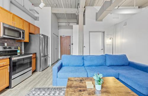 Gallery image of 205- DT Huge Loft Parking Fast Wi-Fi Sofa Bed in Cleveland