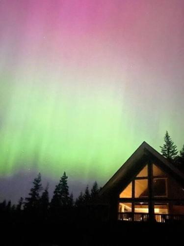 an image of the aurora borealis over a cabin at Leavenworth Mountain View Alpine Escape in Leavenworth