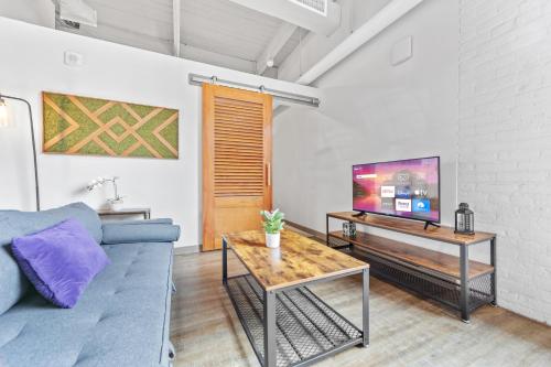 Afbeelding uit fotogalerij van 305-Rustic Chic Luxe Hideaway Cafe Wi-Fi Parking in Cleveland