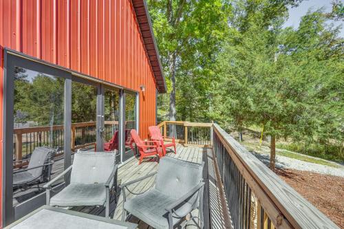 Μπαλκόνι ή βεράντα στο Waterfront Home in Gravois Mills with Deck and Beach