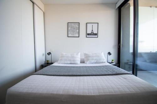 Ένα ή περισσότερα κρεβάτια σε δωμάτιο στο Nova Stays - 1BHK in Dome Green Soho II - Buenos Aires