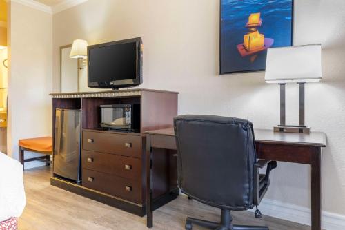 Μια τηλεόραση ή/και κέντρο ψυχαγωγίας στο Best Western Anthony/West El Paso